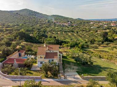 Large home with pool and outdoor kitchen300 m distant from the sandy beach !