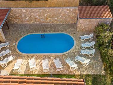 Large home with  pool and outdoor kitchen300 m distant from the sandy beach !