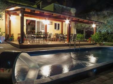 Alluring Holiday Home in Pako tane with Swimming Pool