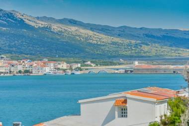 Crowonder Pag View Apartments