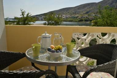 Rooms and Apartments Galeb -Salt Lake view