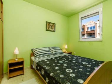 Lovely Apartment in Mandre with Barbecue