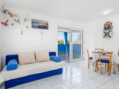 Seaside Apartment in Mandre with Barbecue