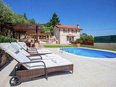 Beautiful villa with sea view and pool located near Opatija