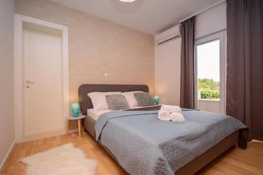 Apartment VILLA BEGO heated pool with jaccuzzi summer kitchen garden