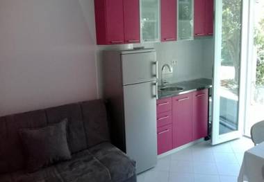 Apartment Tom - 500 m from sea