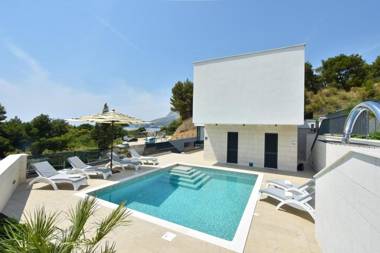 Luxury seafront Villa Petra with heated pool only 50m from beach