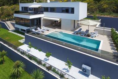 Luxury seafront Villa IVAN with heated pool only 100m from beach