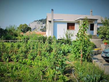 Country side getaway close to the river and the sea