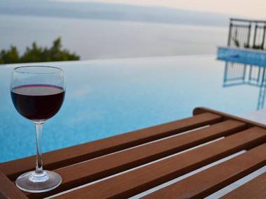 Sea view apartment with a shared pool