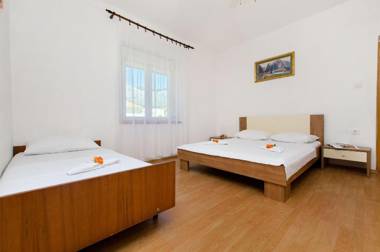 Apartments and Rooms Perica