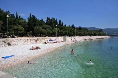 Apartments with a parking space Novi Vinodolski - 11127