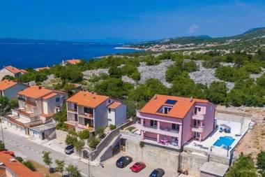 Apartments Dragica - close to sea