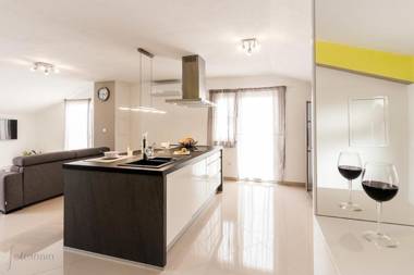 Apartments Dragica - close to sea