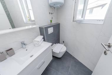 Dario 1. modern & luxury ap. with a pool