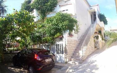 Apartments Kati - 150 m from center