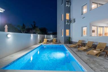 Villa Star 4 a centrally located ap. with a pool