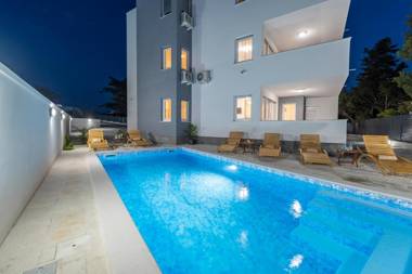Villa Star 3 a centrally located ap. with a pool