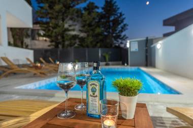 Villa Star 3 a centrally located ap. with a pool