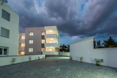 Villa Star 6 a centrally located ap. with a pool