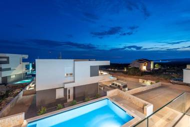 Villa Adria 4 luxury apartment with a pool