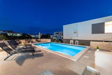 Villa Adria 4 luxury apartment with a pool