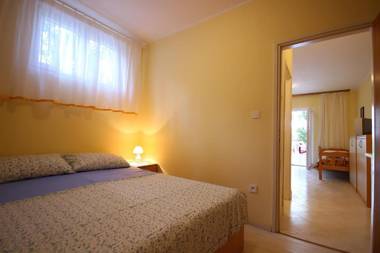 Apartments Dino - with hot tub