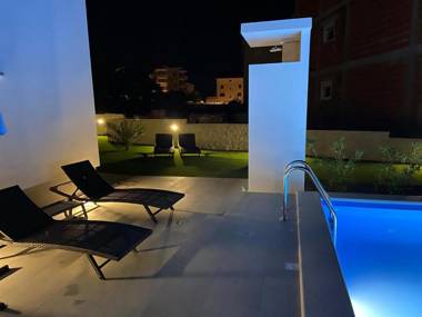 Pool Apartments & Rooms Mare