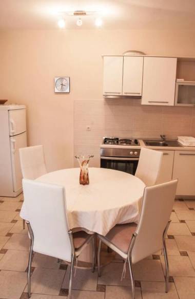 Apartments with balconies and sea view or garden view in Novalja - AE1116