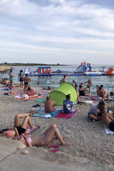 Apartments with a parking space Novalja Pag - 18499