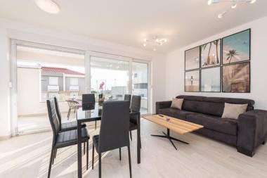 Sara luxury apartment with a pool