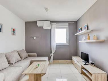 Lovely Apartment in Novalja near Seabeach