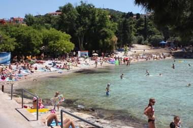 Apartments by the sea Murter - 18737