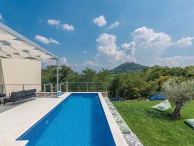 Beautiful and modern villa with pool for 9 people near Motovun