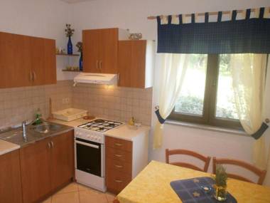 Apartments & rooms MIKLEUS