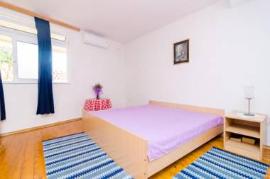 Apartments & Room BlueMoon