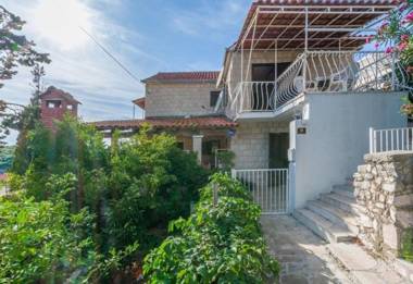 Apartments Mari-30m from the sea