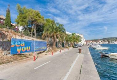 Apartments Mari-30m from the sea