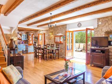 Heritage Villa Near Milna with Private Swimming Pool