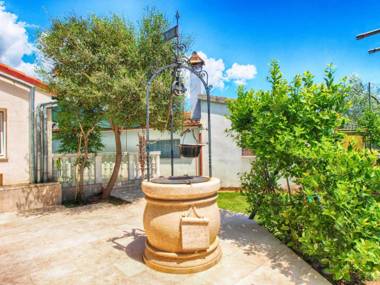 Apartments Biskupije 810