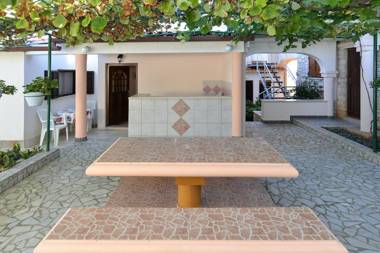 Apartments Vrcevan 811