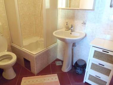 2 bedrooms appartement at Medulin 900 m away from the beach with sea view enclosed garden and wifi