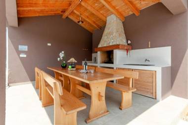 Five bedroom villa Emily with pool in Medulin