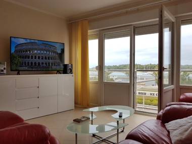 Apartment Dubravka near the sandy beach