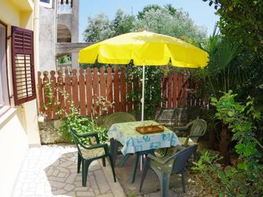 Comfortable apartment near the sea the city center and a nature park