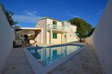 Apartment Zeljko - with pool