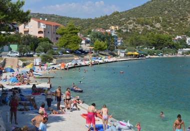 Apartments Pero - 70m from the sea