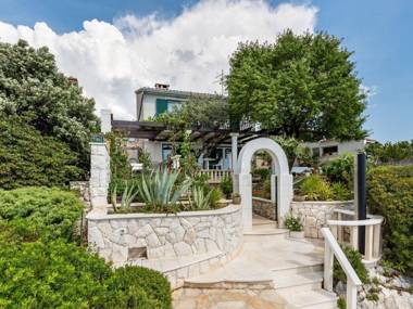 Beach front vacation home with fantastic view