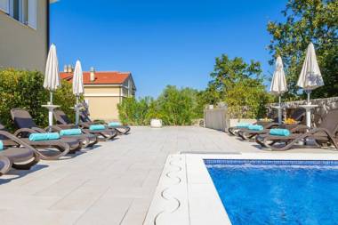 Luxury Apartments Villa Mande