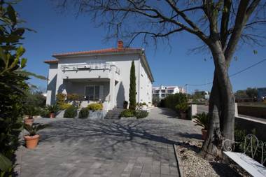 Apartments Villa Mantinela